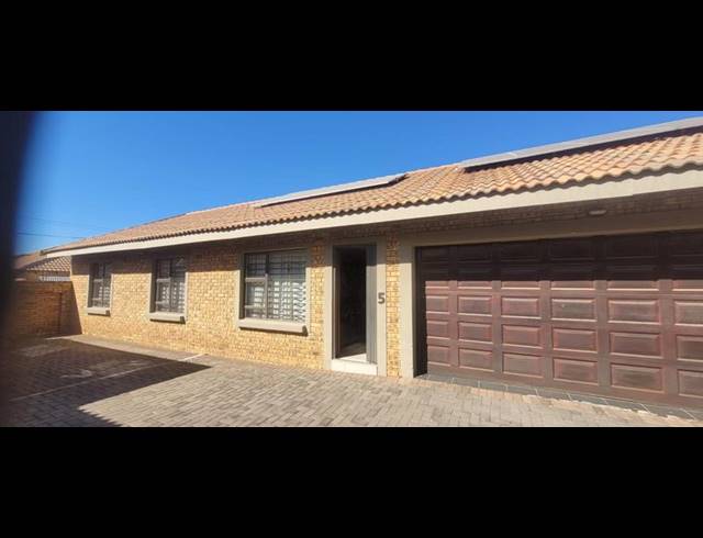 3 BEDROOM HOUSE FOR SALE IN NEW REDRUTH